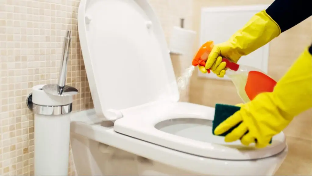 bathroom cleaning mistakes